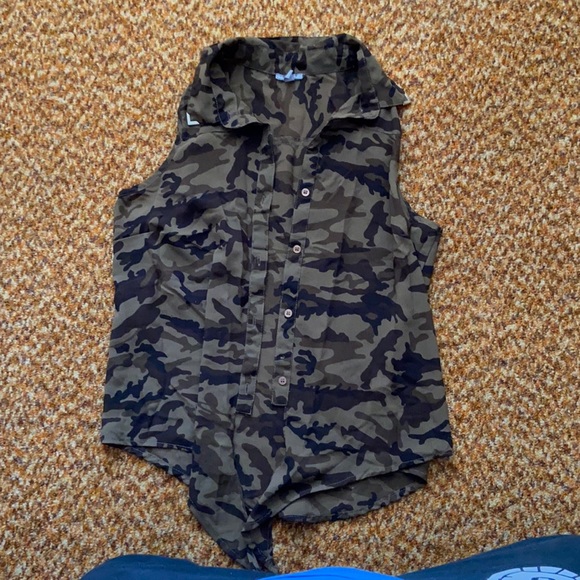 🛍Charlotte Ruse Top - Picture 2 of 4